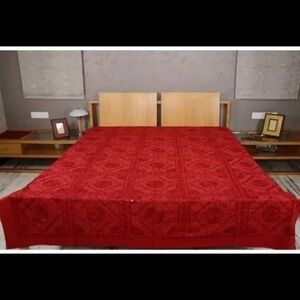 Elegant Red Mirrored and Embroidered Bedspread Tapestry Full